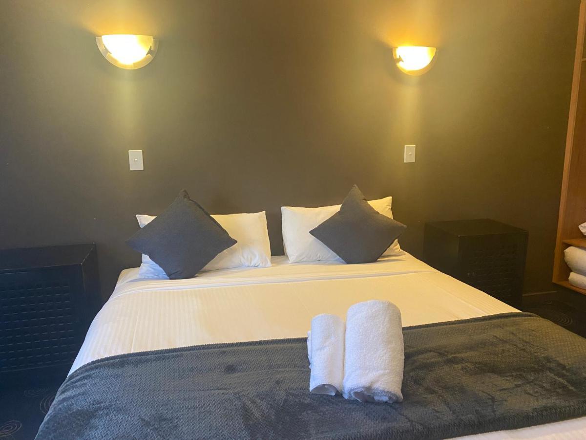 The Astor Hotel Motel 골번 외부 사진