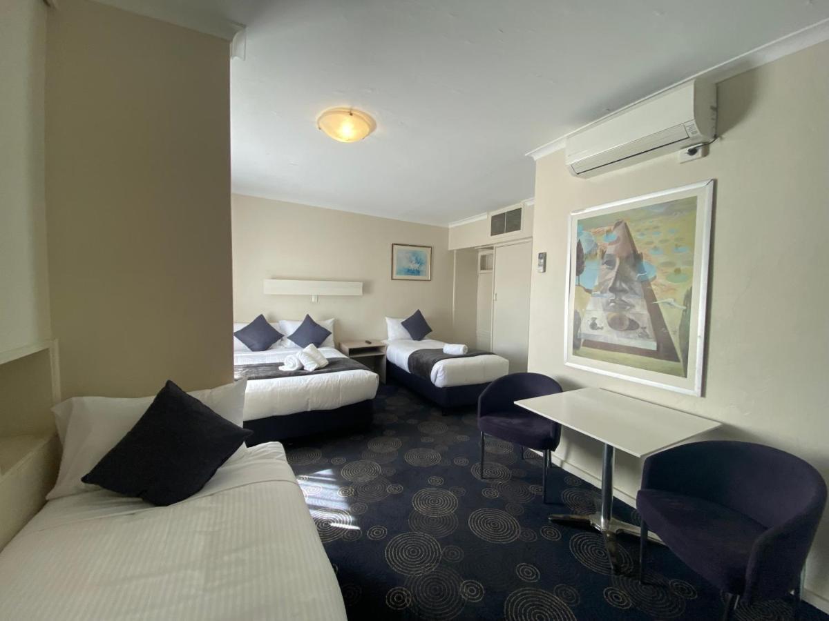The Astor Hotel Motel 골번 외부 사진